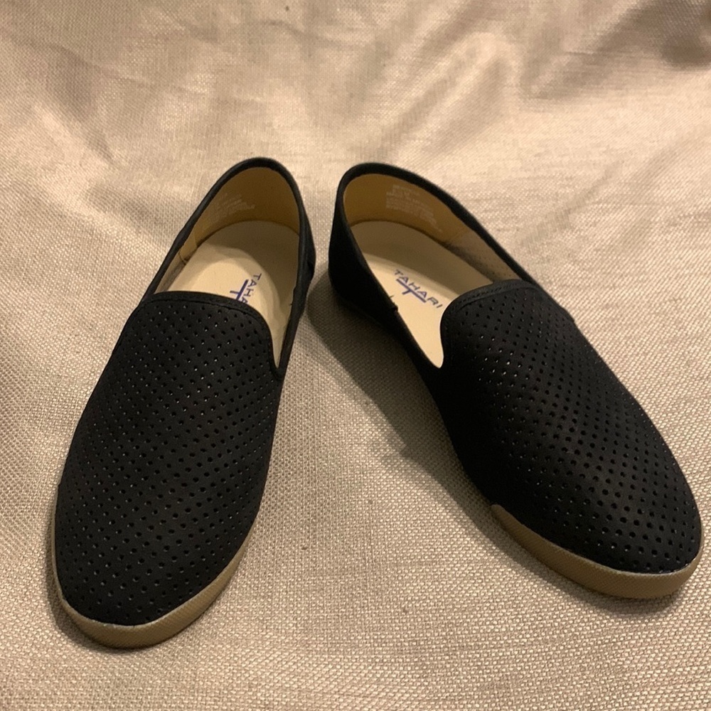 Tahari Bertilla Leather Casual Flat